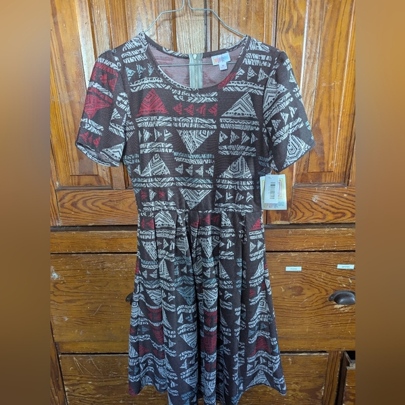 LuLaRoe Dresses & Skirts - LuLaRoe Amelia Dress in Black and Red